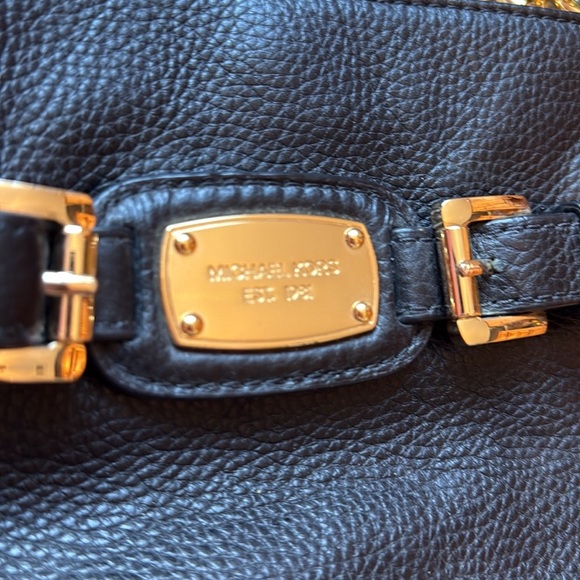 Michael Kors Crossbody Pebbles Leather Bag - Picture 2 of 10